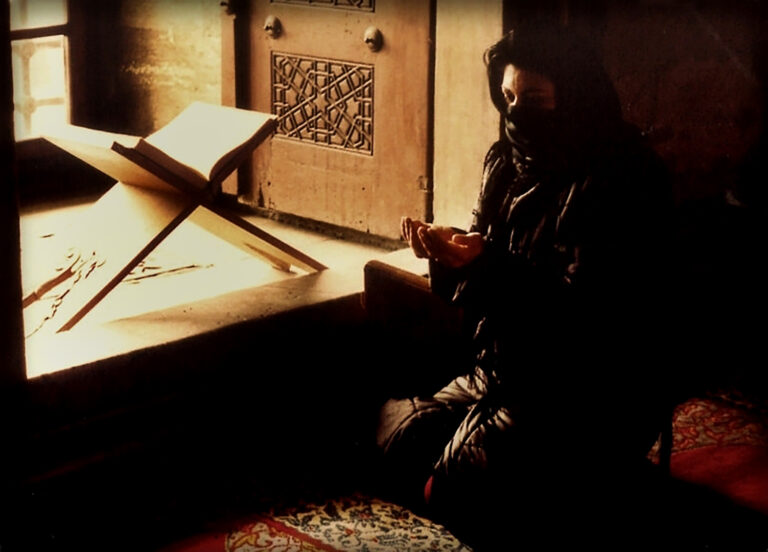 Amparo Guerreiro - Praying